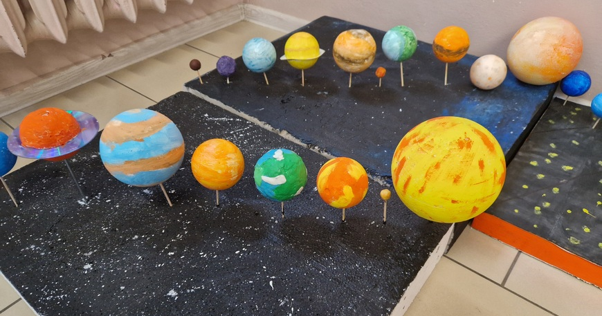 W UKŁADZIE SŁONECZNYM...WIRUJĄ PLANETY